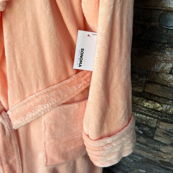 Cozy Pink Plush Robe with Shawl Collar - Picture 4 of 4